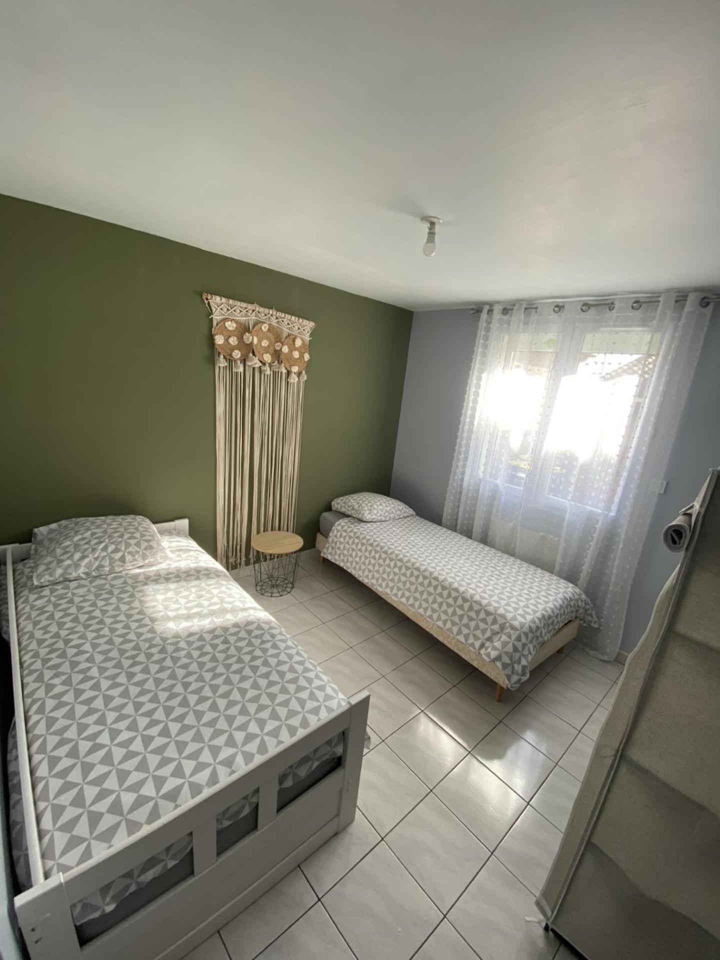 Appartement Tout Equipe 2 Chambres + Jardin Saix  Exterior foto